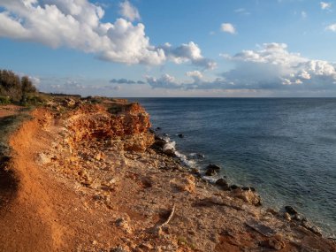 Chersonesos, Kırım Burnu. Heraclea Yarımadası 'nın batısında, Sivastopol' un batısında ve Kırım Yarımadası 'nın güneyinde yer alan pelerin..