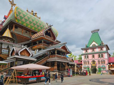 Moskova, Rusya - 06 Mayıs 2024: Izmailovsky Kremlin, Moskova. Kremlin Kültür ve Eğlence Kompleksi İzmailovo 'da. Popüler turist eğlencesi. Avlu..