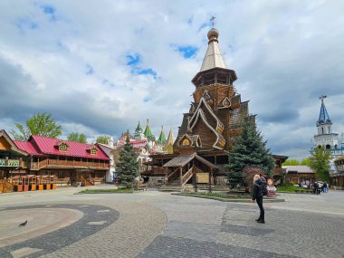 Moskova, Rusya - 06 Mayıs 2024: Izmailovsky Kremlin, Moskova. Kremlin Kültür ve Eğlence Kompleksi İzmailovo 'da. Popüler turist eğlencesi. Avlu..