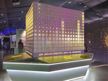 Moskova, Rusya - Mayıs 08, 2024: Endüstriyel ürünlerin dijital tasarımı. Moskova 'daki VDNH' deki sergi forumunda sergi pavyonu. Sergi salonu, dijital alan, gösteri standı