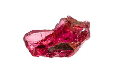 Beyaz zemin üzerinde doğal kaba yakut değerli taş (Dünya mineralleri corundum değerli taş grubu) 