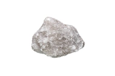 Beyaz arka planda yakın plan alçıtaşı madeni, inşaatta yapı malzemesi olarak kullanılan alçı taşı, duvar tahtası ve alçı ürünleri (seçici odak noktası)