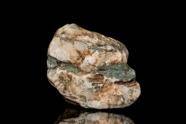 Kuvars taşında yeşil klorit minerali