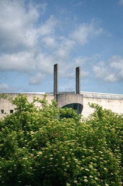 Lugo Galiçya 'daki spor sarayının karakteristik beton yapısı.