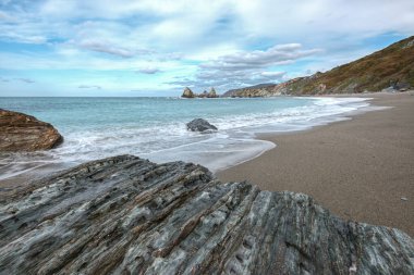 Espasante Coruna Galiçya 'da Loiba sahilindeki kaba kum ve aşınmış kayalardan oluşan bir sahil.