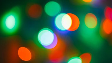 Bulanık bir ışıktan Bokeh arkaplanı. Noel ve Yeni Yıl tatili geçmişi. Odaklanmamış