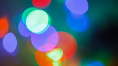 Bulanık bir ışıktan Bokeh arkaplanı. Noel ve Yeni Yıl tatili geçmişi. Odaklanmamış