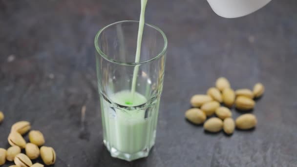 Pistachio Milk Pouring Glass Organic Pistachio Milk Glass Pistachios Dark — 비디오