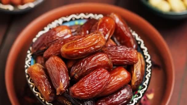 Suszone Daty Misce Bliska Ramadan Kareem Islamskie Jedzenie Strzał Boom — Wideo stockowe
