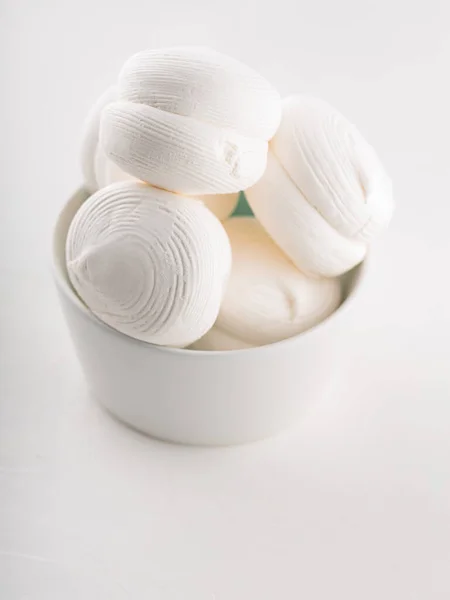 Zoete Dessert Witte Zephyr Marshmallows Een Kom Heerlijke Zephyr Marshmallows — Stockfoto