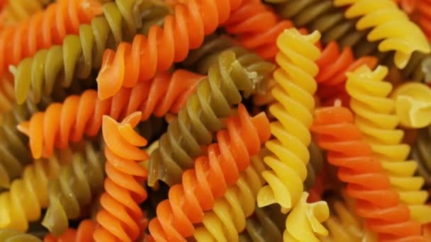 Pasta Fusilli Italiana Cruda Colorida Colorida Pasta Fusilli Con Trigo — Vídeo de stock
