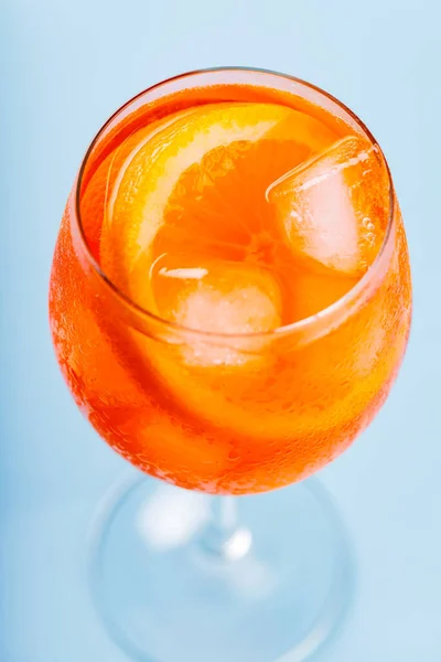 Aperol Spritz Cocktail Glas Auf Blauem Hintergrund Cocktail Aperol Spritz — Stockfoto