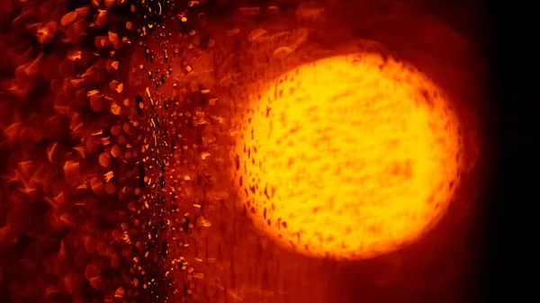 Tło Niewyraźne Krople Deszczu Szkle Nocy Pomarańczowym Świetle Abstrakcyjne Niewyraźne — Zdjęcie stockowe
