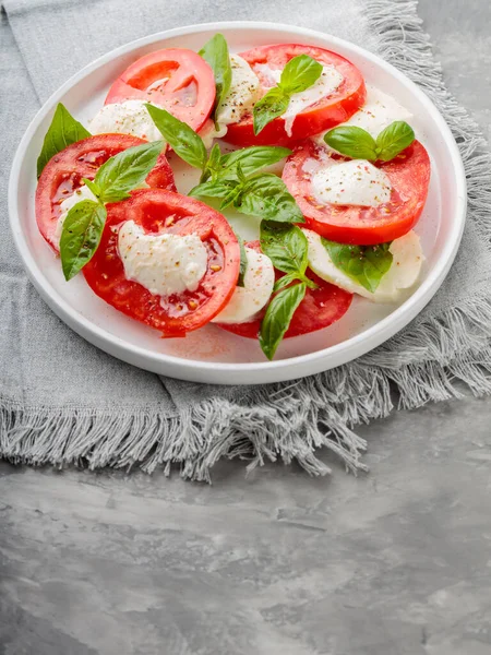 Savory Caprese Salad Gray Linen Napkin White Plate Copy Space — Stock Photo, Image