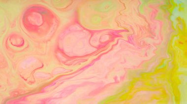 Mürekkep Girdapları ve Renkli Lekeler: Bulanık Arkaplanda Sıvı Sanat Fantezisi