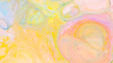 Yaratıcı Sıvı Sanatı: Çok Renkli Döndürme Hareketi, Duvar Kağıdı Tasarımı İçin Soyut Arkaplan