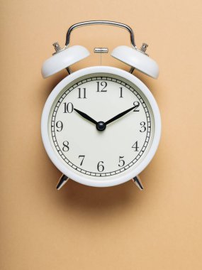 Bej Arkaplanda Klasik Alarm Saati, Zaman kavramı