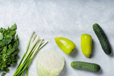 Gri Arkaplanda Yeşil Sebze Grubu, Organik Gıda Konsepti