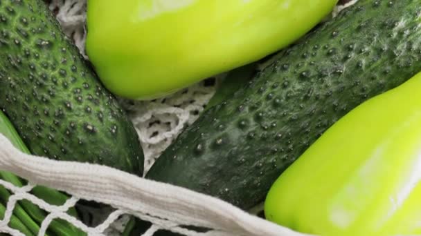 Taze Yeşil Sebzeler Beyaz Plik Torbası Yakın Çekim — Stok video
