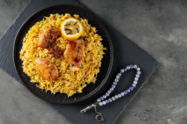 Baharatlı Tavuk Biryani, Kara Tabakta Limon, Ramazan Gıda Konsepti, Kopyalama Boşluğu