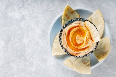 Nohut Kasesi ve Pita Gri Beton Arkaplanda, Kopya Alanı, Üst Görünüm