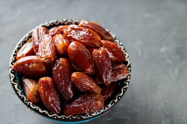 Medjool Koyu Beton Üzerine Tarih Kasesi, Sağlıklı Ramazan Sütü Atıştırması, Boşluğu Kopyala