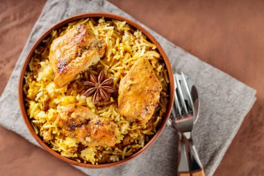 Hint Geleneksel Tavuk Biryani Rice in Bowl, Top View