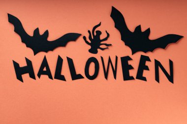 Siyah Kağıt Kesme Yarasaları, Örümcekler ve Turuncu Arkaplanda Cadılar Bayramı, Boşluğu Kopyala