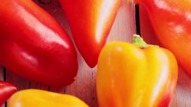 Sağlıklı vejetaryenler için ev yapımı organik çan biberleri.