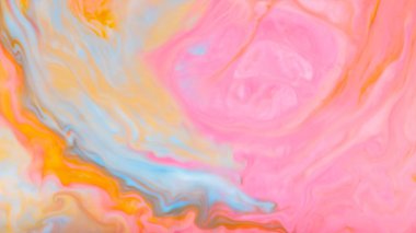 Sıvı yüzeyinde parlak lekeler ve lekeler olan soyut Sıvı Sanat Arkaplanı