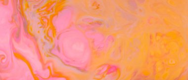 Sıvı Resim Arkaplanı Sıvı Yüzeyinde Pembe ve Turuncu Renklerle