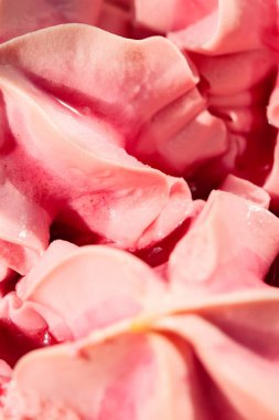 Yumuşak Süt Yapılı Soğuk Kremalı Çilekli Dondurma