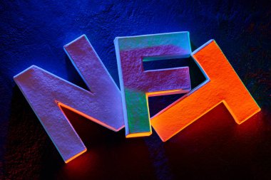 Web3 ve Yerel Yenilikleri Vurgulayan Gelecekçi NFT Harfleri