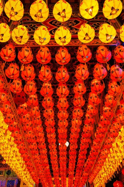 位于马来西亚乔治敦的Kek Lok Si神殿点亮了数千盏灯笼 庆祝2023中国新年 — 图库照片