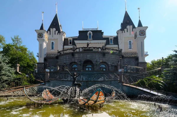 乌克兰基辅市中心的Thumbelina喷泉 — 图库照片