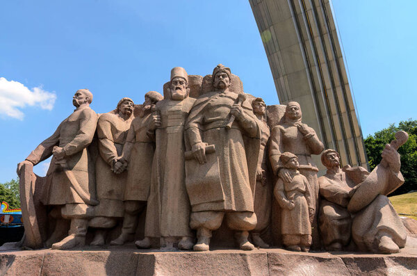 Памятник братству народов в Киеве - Украина.