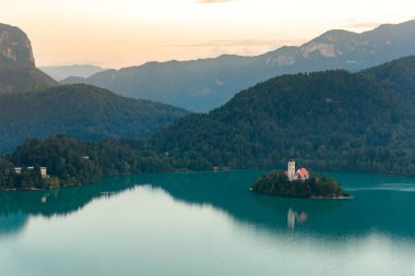 Slovenya Alplerinde Kanlı Gölden Vista.