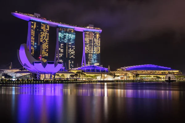 Marina Bay Areias Singapura Iluminado Noite Fotos De Bancos De Imagens