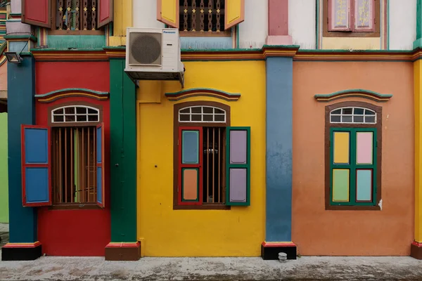 Janelas Paredes Casa Colorida Mais Famosa Pequena Índia Sinagpore Fotos De Bancos De Imagens