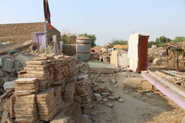 Etkilenen insanlar için sel acil durum tepkisi 