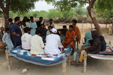 Mescid, okul ve köy yaşam tarzının inşası için farklı paydaşlarla topluluk toplantısı 