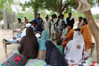 Mescid, okul ve köy yaşam tarzının inşası için farklı paydaşlarla topluluk toplantısı 