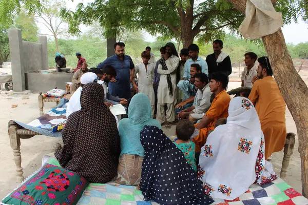 Mescid, okul ve köy yaşam tarzının inşası için farklı paydaşlarla topluluk toplantısı 