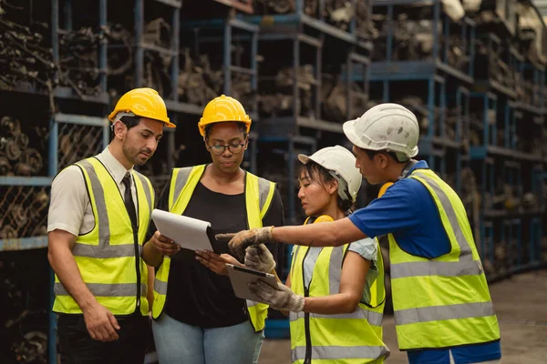 Group Engineer Industry Worker Team Working Together Help Solving Problem — Stock Photo, Image