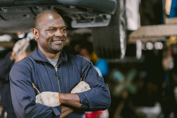 Portrait Black African Mechanic Garage Worker Check Auto Service Team — стоковое фото