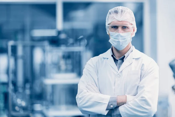 Porträt Männlich Wissenschaftler Arbeiter Der Medizin Fabrik Forschung Labor Anlagentechniker — Stockfoto