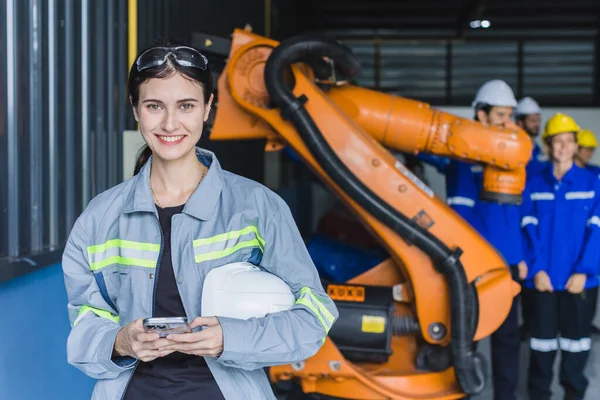 Engenheira Mulher Trabalhador Equipe Trabalho Indústria Automação Moderna Robótica Máquina — Fotografia de Stock