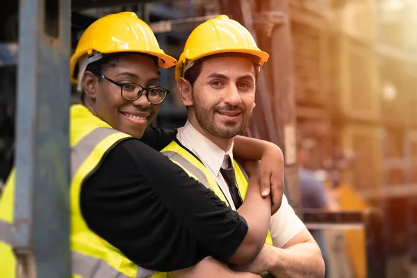 Boldog Ipari Dolgozó Barátok Dolgoznak Együtt Keverik Faji Nemeket Fekete — Stock Fotó