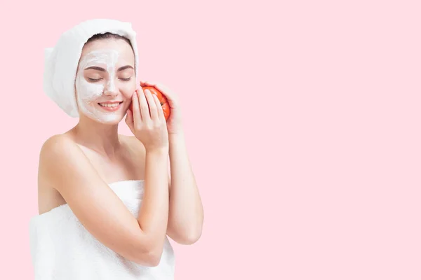 Hermosa Mujer Con Cuidado Piel Facial Licopeno Tomate Vitamina Caroteno — Foto de Stock