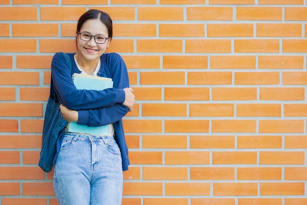 Schattig Glimlachen Verlegen Aziatisch Universiteit Tiener Meisje Student Onderwijs Universiteit — Stockfoto